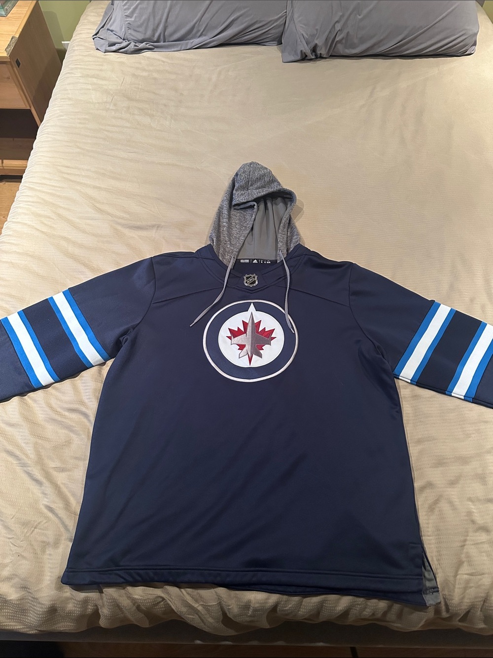 Winnipeg Jets Adidas Navy Hoodie Pullover Sweatshirt - size XL